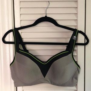 Torrid Underwire Sports Bra: 36DD